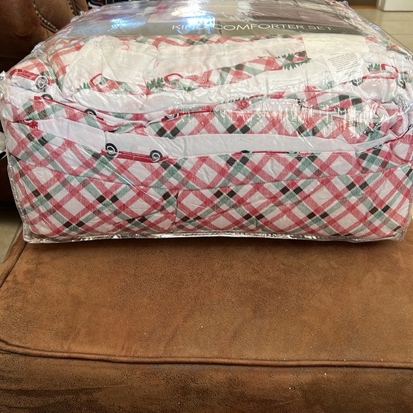 Christmas King Comforter Set Green/Red/White Plaid Red Truck/ Christmas Tree NWT - Picture 6 of 9